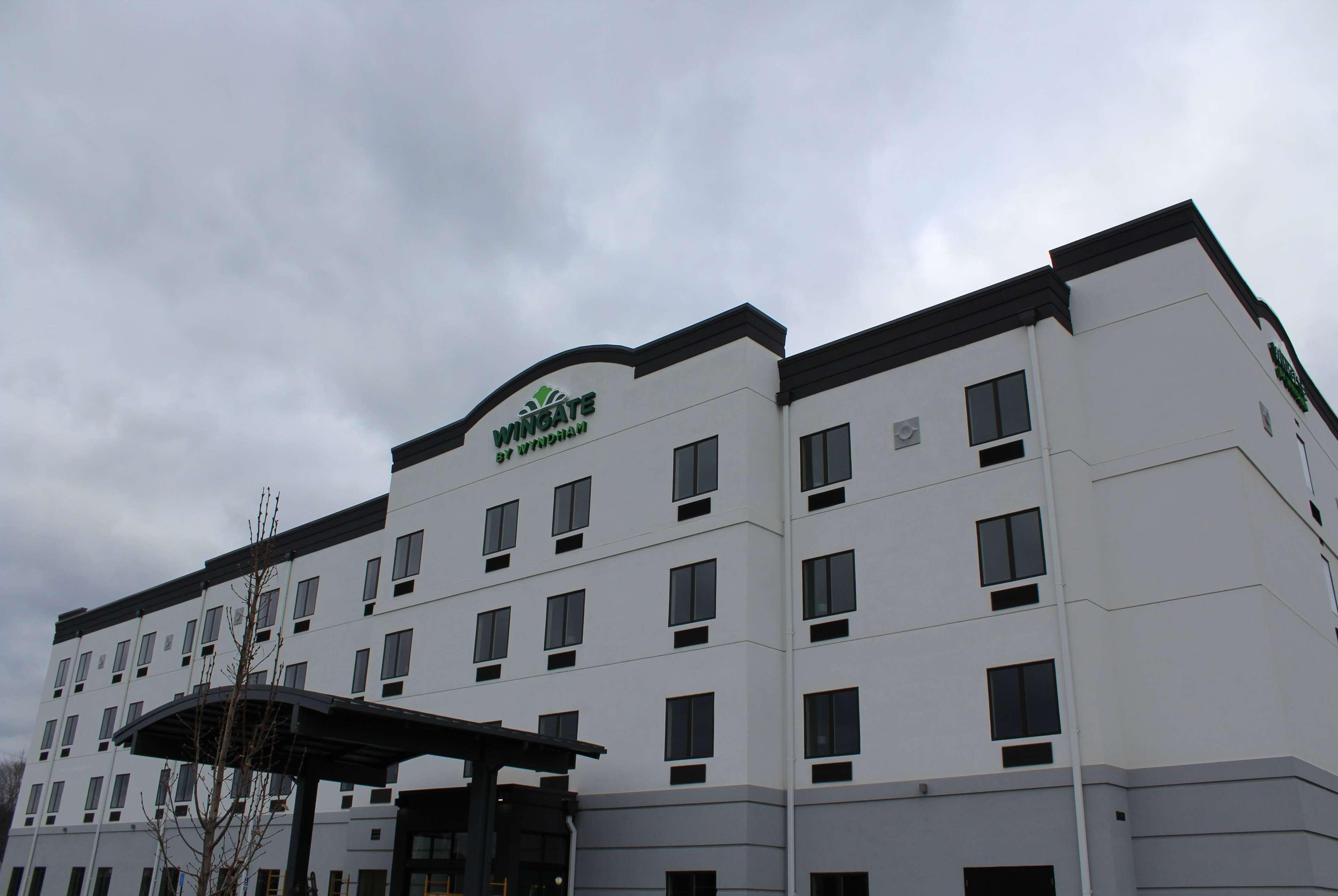 Wingate By Wyndham Hurricane Wv Exterior photo