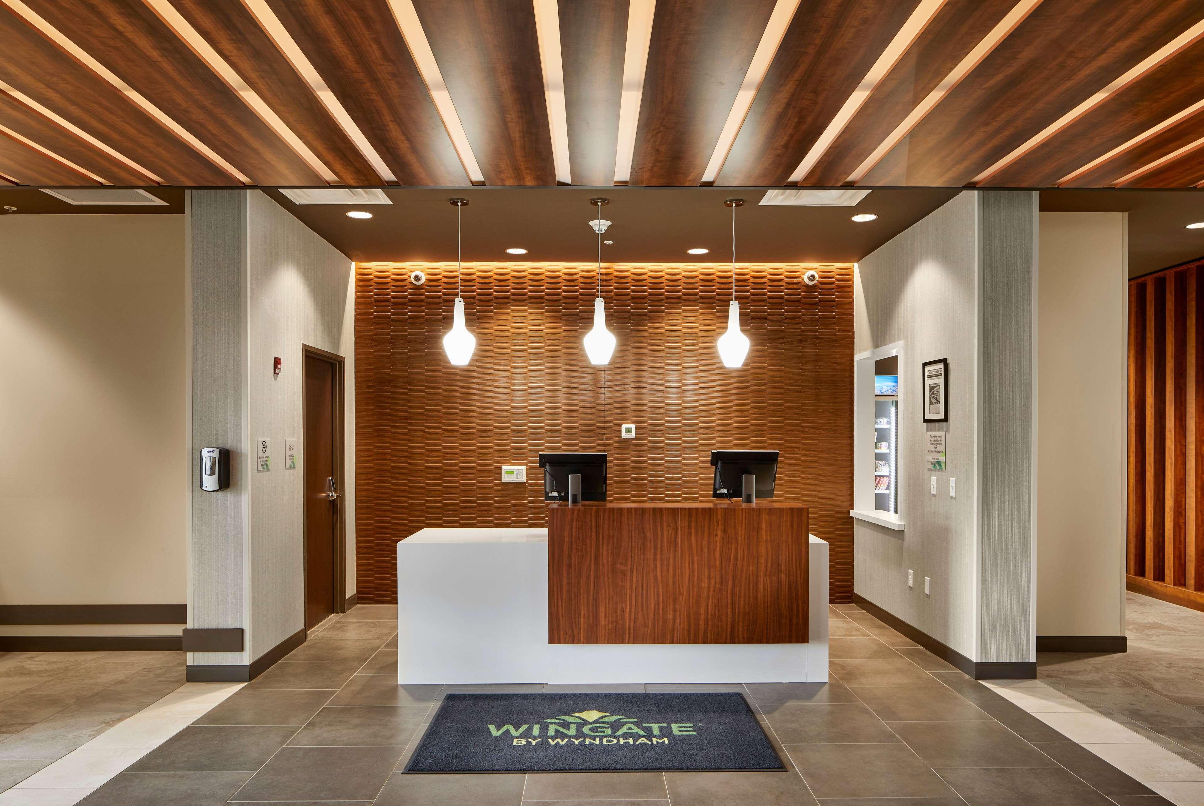 Wingate By Wyndham Hurricane Wv Exterior photo